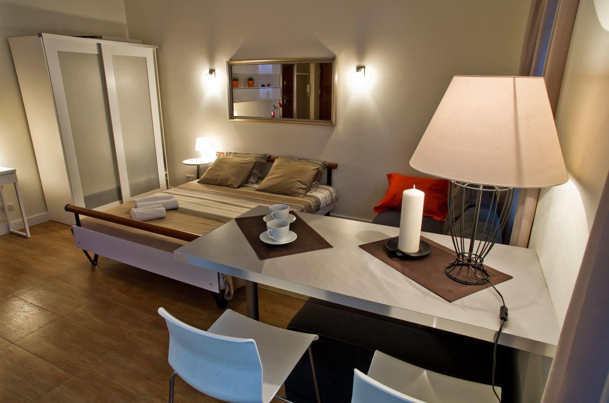 Residence Okolnik Apartments ワルシャワ エクステリア 写真